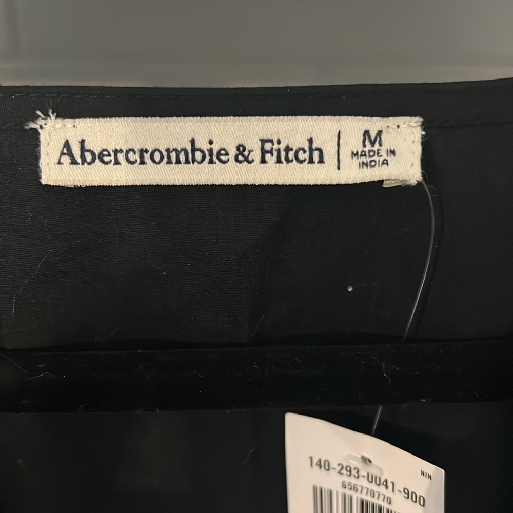 Abercrombie & Fitch - cropped black shirt - NWT - Picture 3 of 5